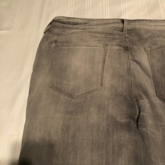 Old Navy mid rise - Rockstar jeans size 16 regular fit- new or like new jeans - Picture 9 of 9